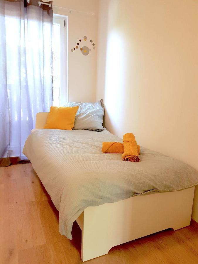 Theox No 3 Fuer 5 Personen Mit Balkon Duisburg Exterior photo